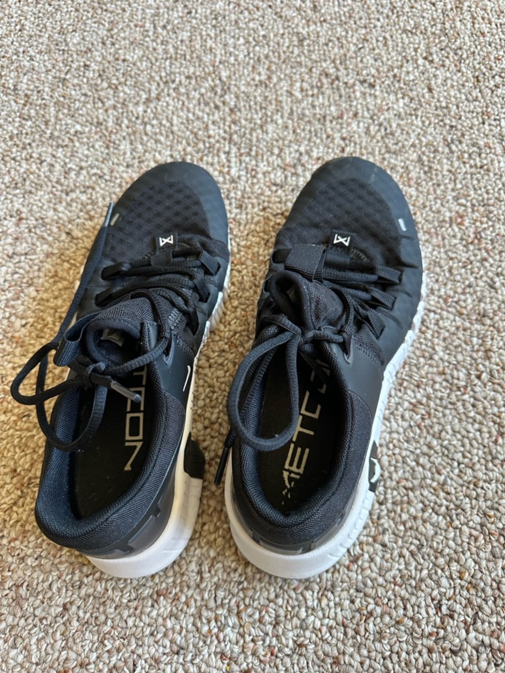 Nike Black and White Metcon 5 - Picture 2 of 7